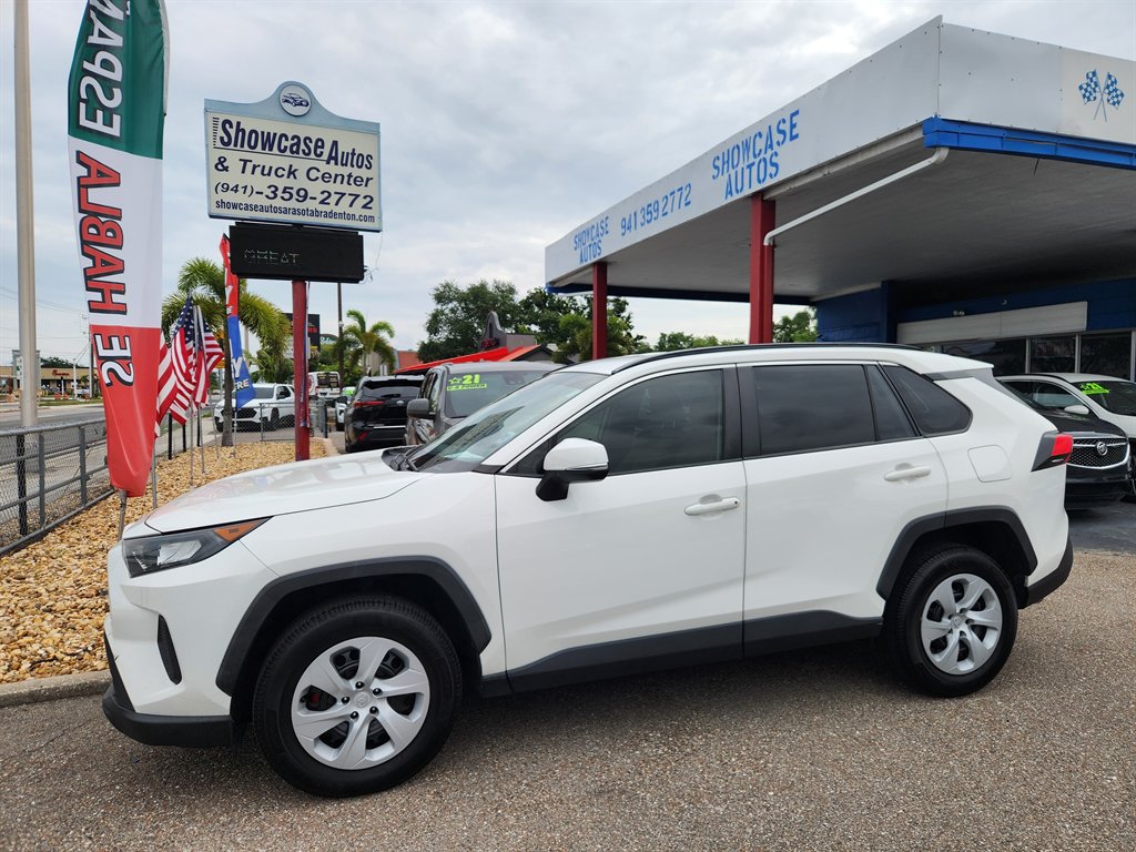 2021 Toyota RAV4 LE FWD's photo