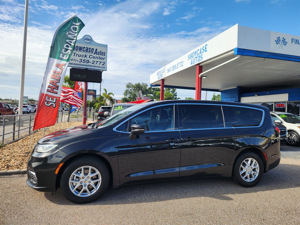 2023 Chrysler Pacifica's photo