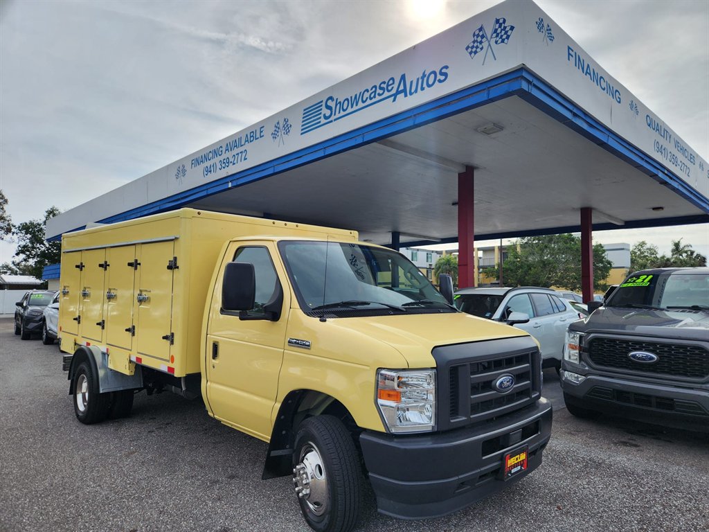 2022 Ford E-Series Cutaway Base's photo